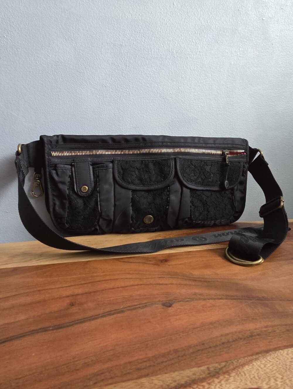 LULULEMON ATHLETICA NWOT VTG FANNYPACK LACE NYLON BLACK PALE POUCH 6.5"X 12.5"